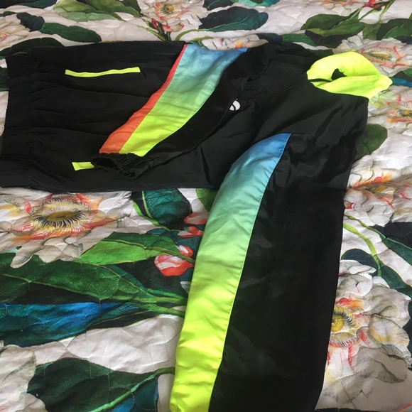 🌈 Forever 21 Wind Breaker 🌈 - Picture 3 of 6